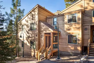 Image de Northstar Gold Bend Modern Cabin