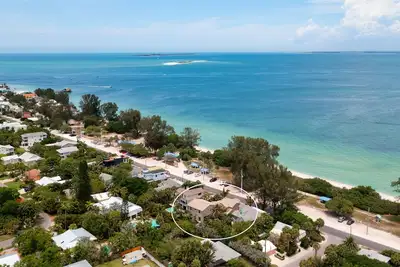 Image de ⚓Bay Dreamin! Walk to the Beach, Pier, & Pine Ave! Heated Pool! ⚓⛳🏖🌅