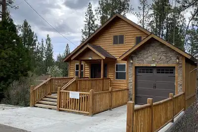 Image de Zen House 5 bedrooms, 6 beds, 2 Bathrooms, Hot Tub, Tesla Charger, Walk to Town.