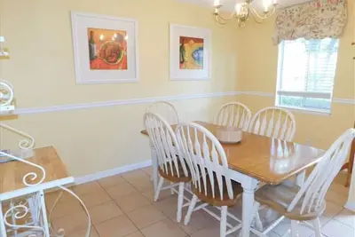 Image de G2 great extra glassed in dining area, 3bed 2. 5 b