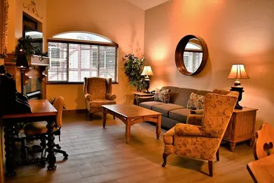 Image de Adventure Hub~Nordic Ski, Snowmobile & Snow Shoeing Villa 3050-2