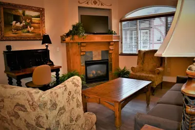 Image de Adventure Hub~Backcountry Ski|Snowmobile|Scuba Diving Villa 3050-1