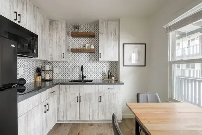 Image de Oceanview Cottage Steps From the Sand (104)