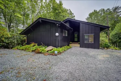 Image de New Modern vibe cabin close to skiing, hiking, and more!