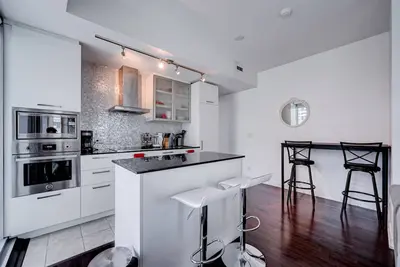 Image de Next2 Cn Tower \/ Union - 2br\/1. 5 Bath Condo