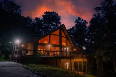 Image de Secluded Mtn View - 5 Acres Private Cabin - Hot tub + Outdoor fireplace + Hiking