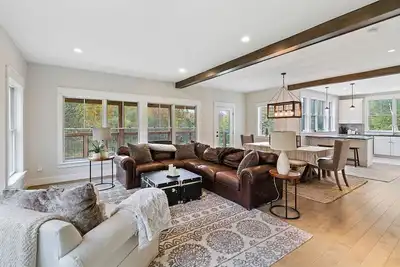 Image de Beautiful Modern 4 Bedroom Home Near Stowe Village