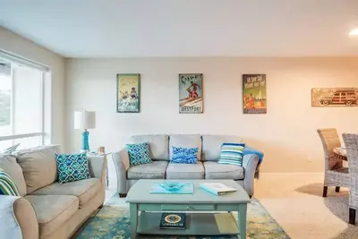 Image de ☀️Stylish 2bd @beach~King Bed~jetted tub~Dog friendly~Elevator