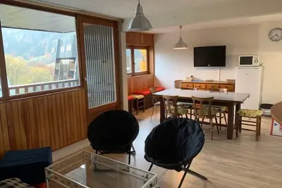 Image de F2 bis tout confort avec balcon au pied des pistes, parking et local à skis, Mont-Dore