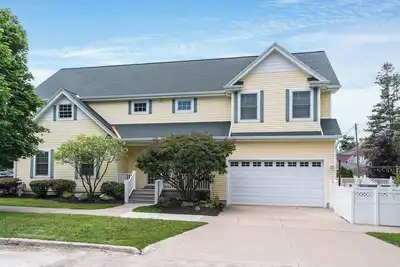Image de 5 Bedroom Coastal Beach House - 2 Blocks to South Beach!