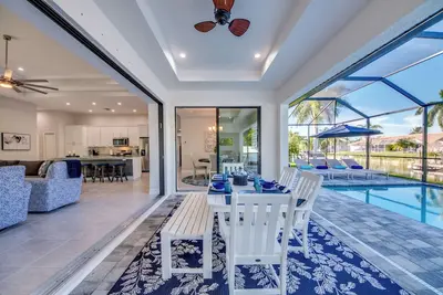 Image de Cape Paradise - Magnificent 4 Br Villa with heated saltwater pool, kayaks, bikes, and fishing poles