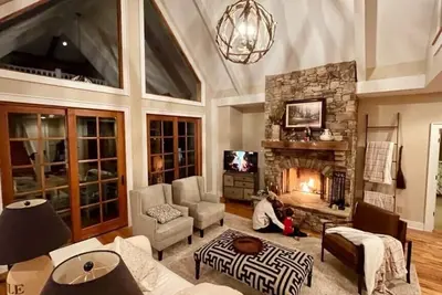Image de Spring 2025 Sale~Golf~Hot Tub~Mountains~Lake and Trillium Club amenities