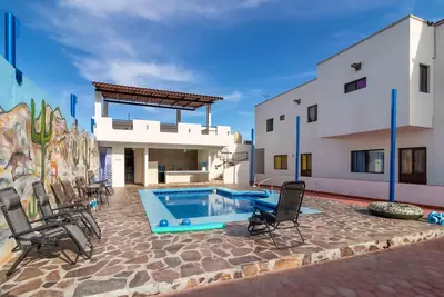 Image de Half Block from Beach - Terrific Furnished 1 Bedroom Apt #2