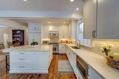 Image de Charming Updated Home Minutes From Town, Skiing, & Mountain Rides Bus Routes