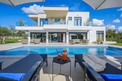 Image de Belle maison Ă Jehnici avec WiFi