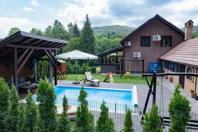 Image de Superbe maison Ă Novo Zvecevo avec.