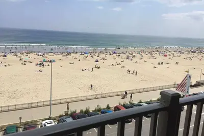 Oceanfront Penthouse Condo with Beautiful Beach View