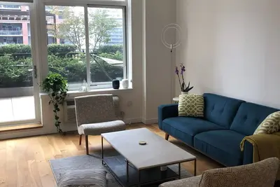Image de Contemporary 2br Waterfront Terrace Apartment