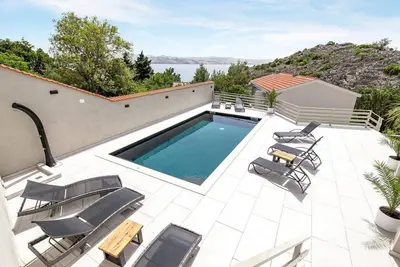 Maison confortable à Cesarica avec.