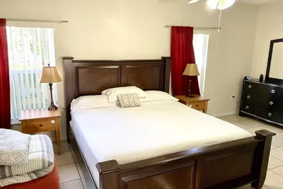 Image de Perfect location for in and out to the attractions and shopping areas