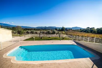 Image de Gîte Provençal avec vue sur le  Mont Ventoux pour 8 personnes