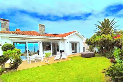 Super Comfortable Nature Villa in front of the Sea, with Jacuzzi and Sauna.