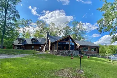 Image de Rockfirehouse on Big Bald Lake, Buckhorn On
