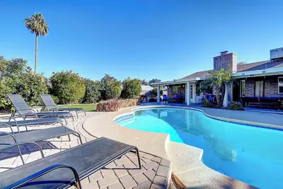 Scottsdalestays 6bdrm-12 Real Bed Private Home-Heated Pool-Spa-Theater Room.