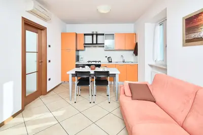 Image de One-Bedroom Apartment with Balcony and Garden View (Bv6)