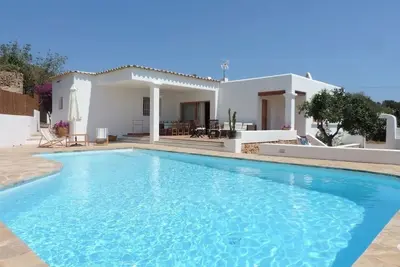 Can Xicu De Perella. Villa In The Countryside With Swimming Pool.