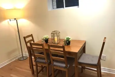 Image de Tastefully decorated spacious apartment Burlington