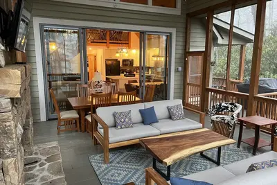 Image de Leisel`s Landing: Remodeled Retreat w/ Screened Porch, Hot Tub & Firepit Terrace