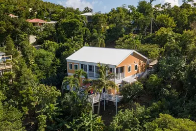 Image de As seen on Hgtv! 2 br 1 bath island retreat with Solar Power! Sleeps 4