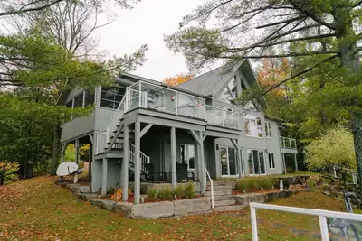 Image de Large family getaway in the heart of the Trent Lakes! Summertime Sandy Beach!