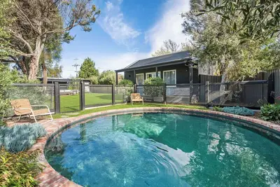 Image de Gorgeous renovated, stylish & charming beach home of your dreams (sleeps 12)
