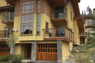 Image de 3 bedroom townhouse ski in ski out with hot tub.