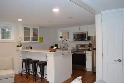 Cozy North Seattle 1-Bedroom with Private Patio for Long Term Stays 30 days +