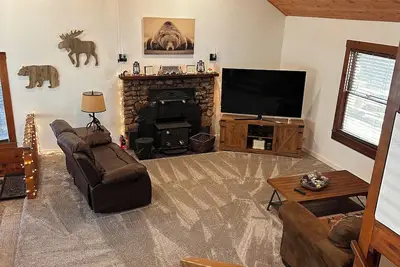 Image de Guest Favorite in the heart of Shaver Lake! Remodeled w-Ac~Boat Parking~Spacious