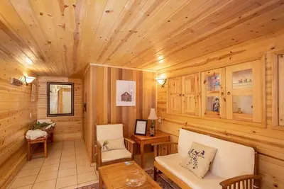Image de Secluded Lookout Mtn Cabin/Private HotTub/Custom Russian Sauna/Arcade