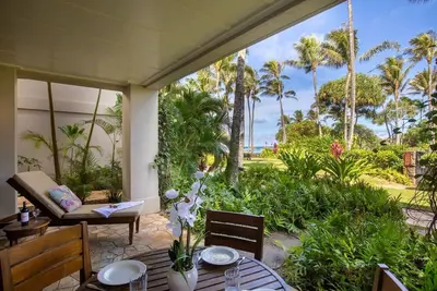 Image de Glorious Beachfront, High End Villa, grass to sand, free parking