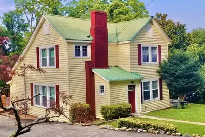 Image de Goldie Locks Approved ~ Walking Distance to Downtown Fort Payne Al.