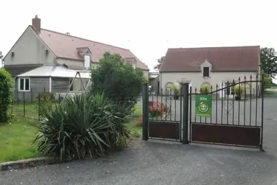 Image de Gîte familial près de l'étang des Bois avec cheminée et véranda chauffée