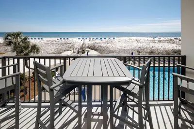 Image de Sea Oats 305 Renovated 3rd floor direct Gulf Front! 2 Bedroom, 2 Bath sleeps 6!