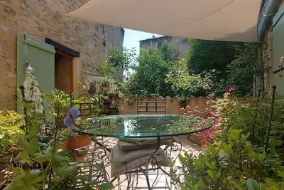 Image de Large 17th century townhouse centre Forcalquier (90 sq m) with terrace and views