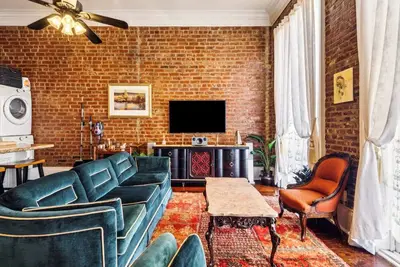 Image de Elegant Condo w Balcony on Magazine St. 2br|1ba