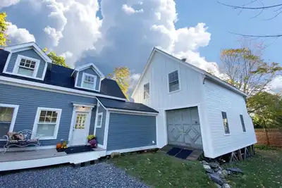 Image de Cozy, Artful, Classic Maine Studio Retreat