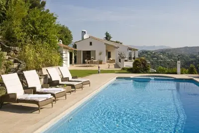Image de Beautiful villa in gated Domaine in French Riviera, stunning views, heated pool