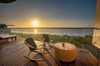 Image de Steps From The Beach Penthouse