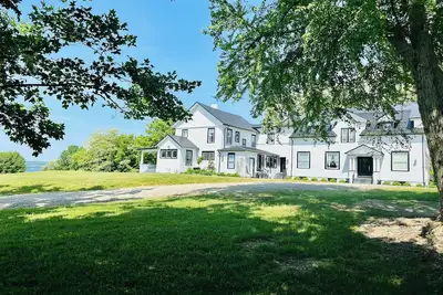 Image de Historic Chautauqua Heights Manor perched above Chautauqua Lake & Institution