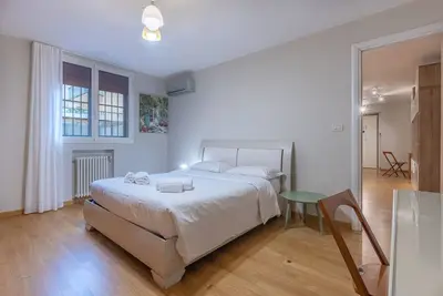 Image de In the heart of the historic center Luminous Apartment